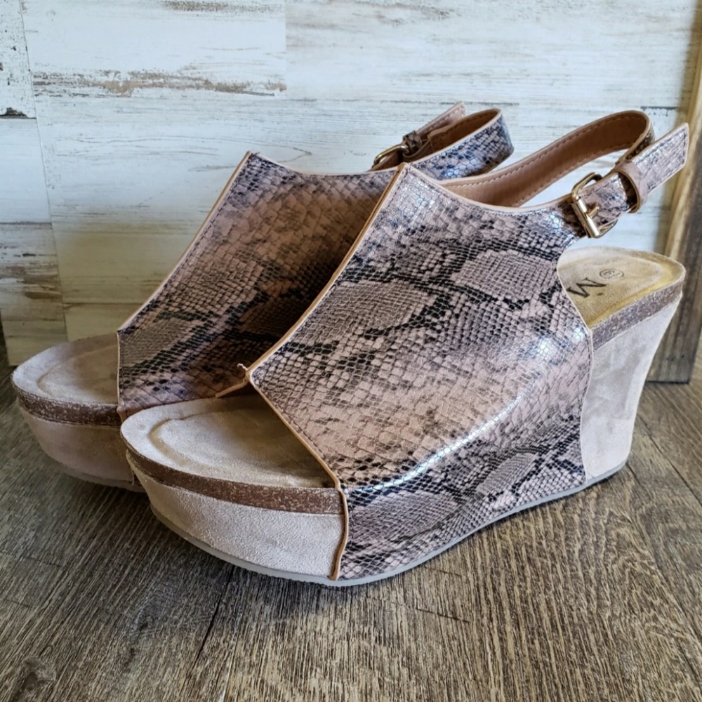 New In Box -Snakeskin Wedge
